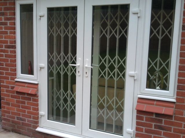 Domestic security grilles for T-shaped window - door