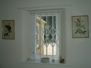 SAFETY WINDOW SHUTTER
