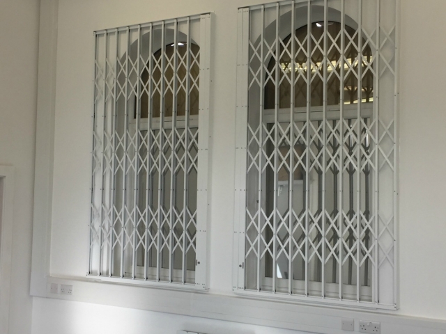 Face fixed window grilles