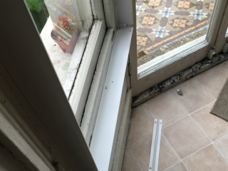 Discretely fitted face fix window grilles Discretely fitted face fix window grilles