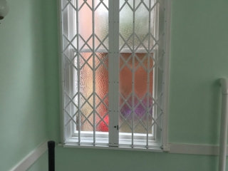 Face fixed bathroom window grilles drawn out Face fixed bathroom window grilles drawn out