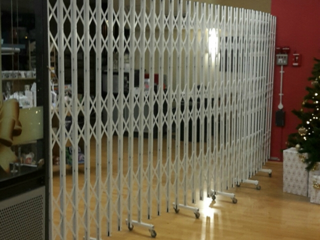 Expanding safety barrier for indoor use